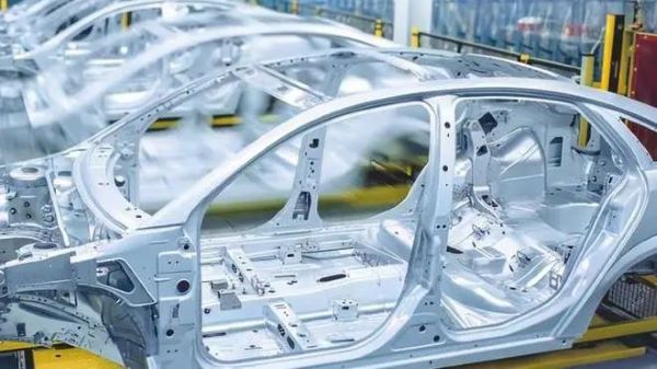 Gia công CNC giúp sản xuất khuôn đúc ô tô chính xác, nhanh chóng và linh hoạt