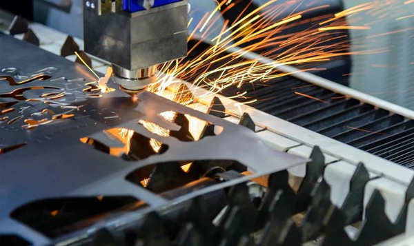 Gia công cắt laser là sử dụng công nghệ laser để cắt hoặc khắc lên vật liệu