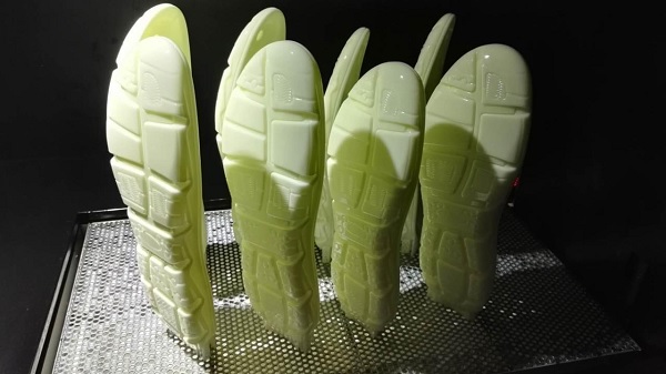 In 3D được xem là “trợ thủ” đắc lực của ngành sản xuất da giày, chủ yếu được ứng dụng trong hỗ trợ sản xuất khuôn đế giày
